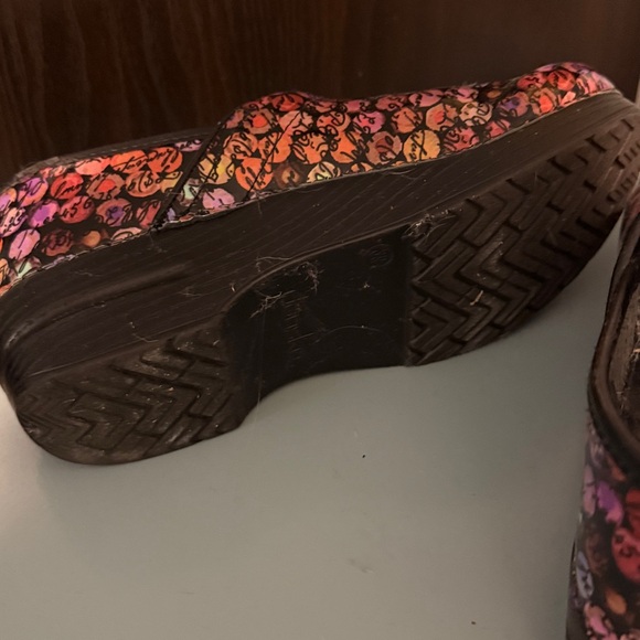 Colorful Patterned Clogs - Picture 5 of 6